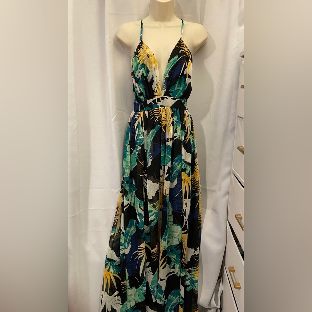 NWOT Beautiful Palm Leaf Print Maxi Dress -  Black with print - Medium